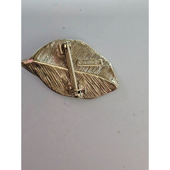 Vintage gold tone Amway brooch - Picture 6 of 8